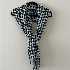 Black and White Houndstooth Scarf